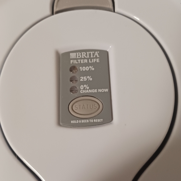 Brita Clear Water Filtration Pitcher - Picture 3 of 8